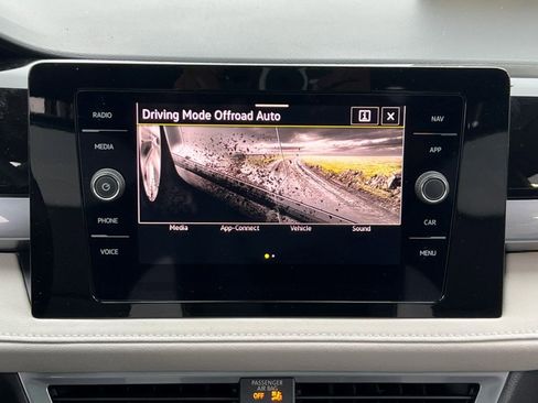 New 2025 Volkswagen Taos SEL image 22