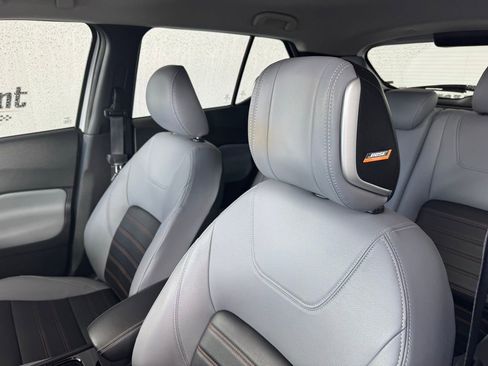 Used 2023 Nissan Kicks SR w/ SR Premium Package image 3