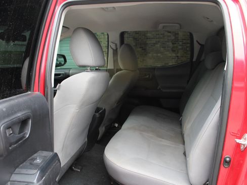 Used 2019 Toyota Tacoma SR image 21