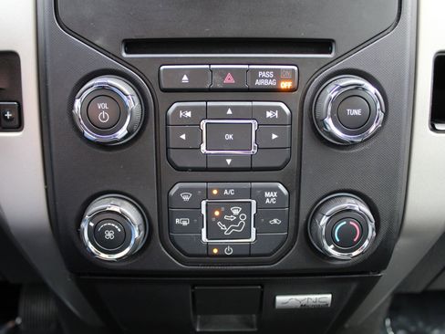 Used 2013 Ford F150 XLT w/ Luxury Equipment Group image 35