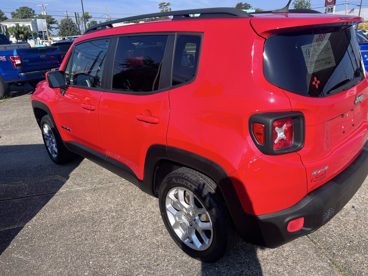 Used 2017 Jeep Renegade Latitude w/ Popular Equipment Group AWD/4WD image 9