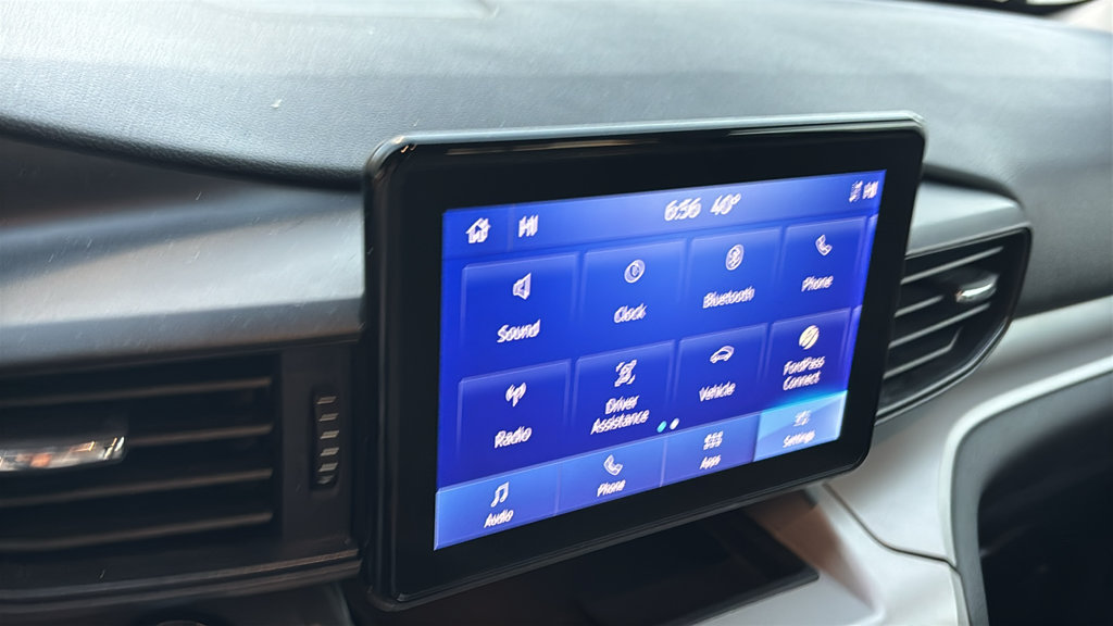 Used 2023 Ford Explorer XLT AWD/4WD image 19