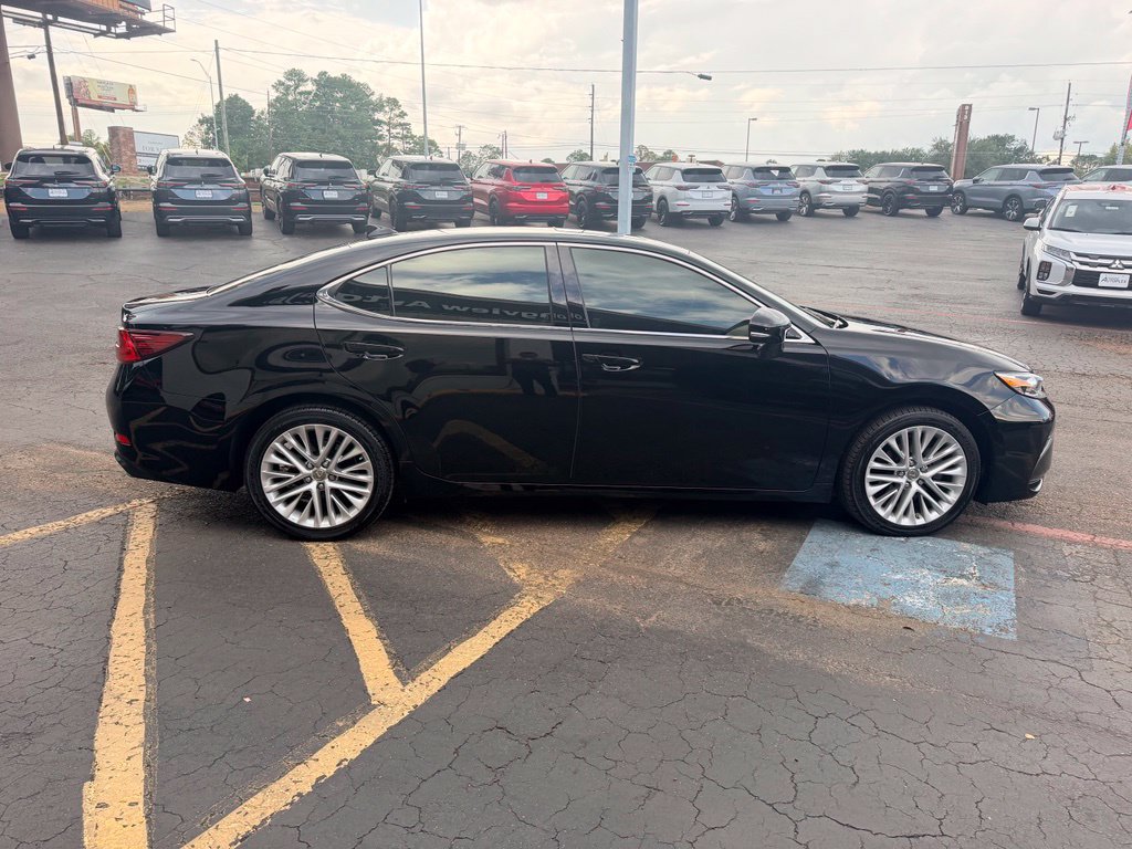 Used 2016 Lexus ES 350 w/ Luxury Package w/Wood Trim FWD image 4
