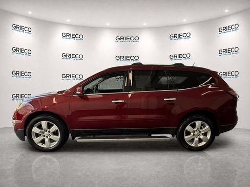 Used 2017 Chevrolet Traverse LT w/ Style and Technology Package FWD image 4