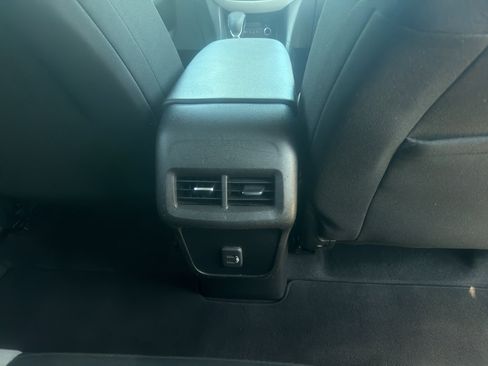 Used 2022 Chevrolet Equinox LS FWD image 24