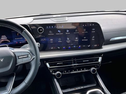 Used 2024 Chevrolet Traverse LT w/ Enhanced Driving Package FWD image 7