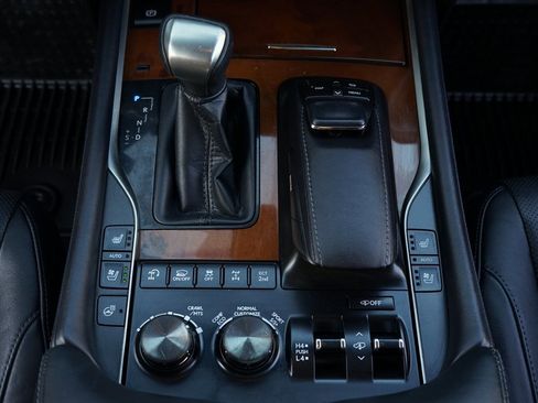 Used 2017 Lexus LX 570 4WD image 18