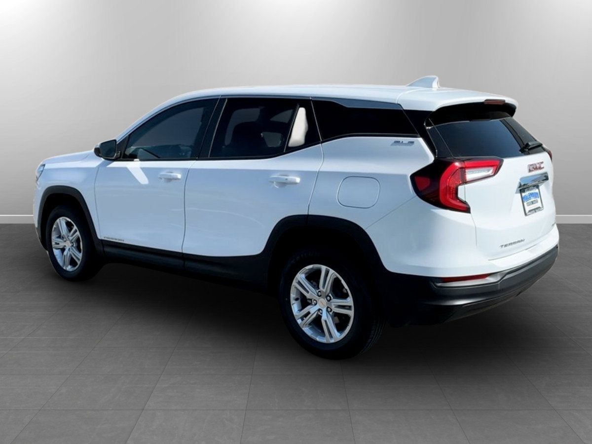 Used 2024 GMC Terrain SLE AWD/4WD image 5