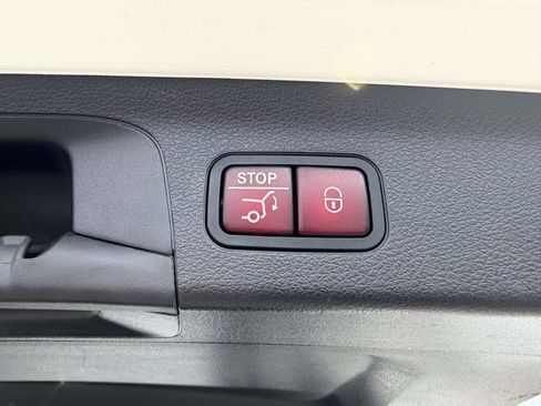 Used 2024 Mercedes-Benz GLS 450 4MATIC image 8