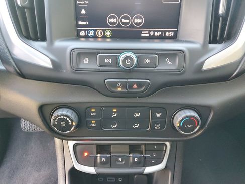 Used 2024 GMC Terrain SLE FWD image 28