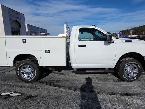 New 2024 RAM 2500 Tradesman w/ Chrome Appearance Group image 9