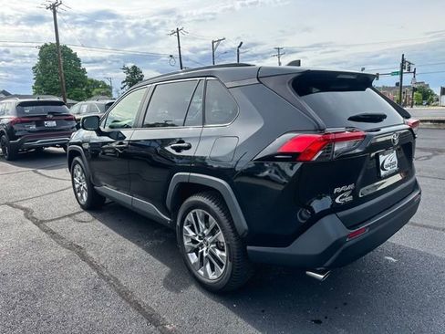 Used 2019 Toyota RAV4 XLE Premium w/ Cold Weather Package AWD/4WD image 6