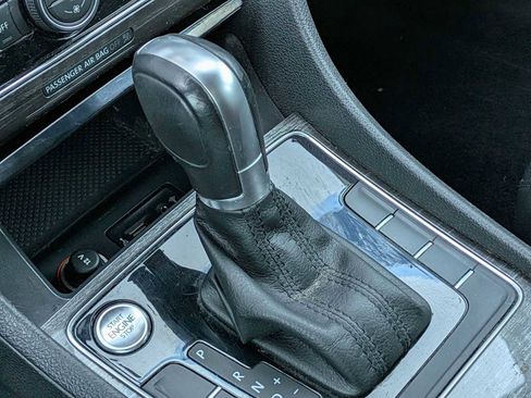 Used 2018 Volkswagen Passat 2.0T SE image 29