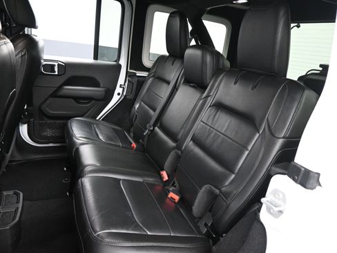 Used 2021 Jeep Wrangler Unlimited Sahara image 12