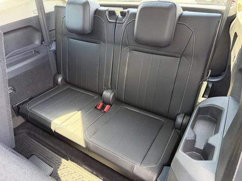 Used 2022 Volkswagen Tiguan SE w/ Panoramic Sunroof Package FWD image 46