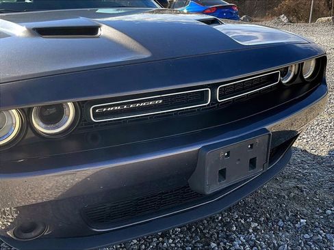 Used 2015 Dodge Challenger SXT image 21