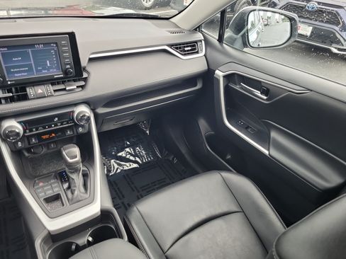 Certified 2021 Toyota RAV4 XLE Premium AWD/4WD image 17
