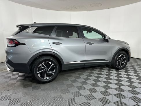 Used 2023 Kia Sportage LX image 7