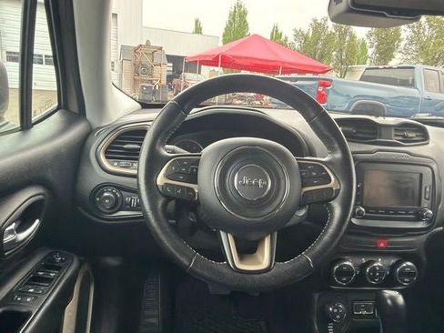 Used 2017 Jeep Renegade Trailhawk AWD/4WD image 16