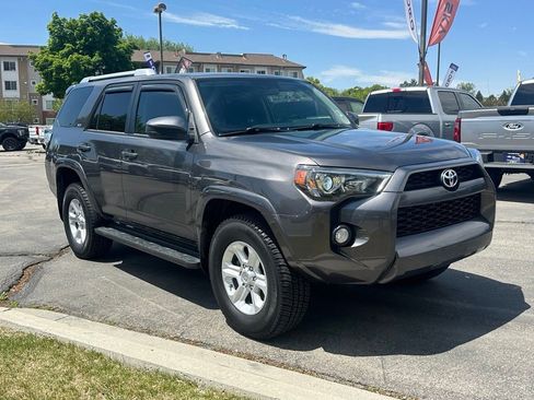 Used 2017 Toyota 4Runner SR5 AWD/4WD image 10