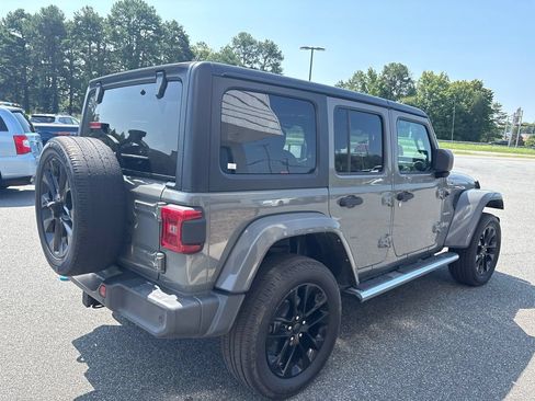 Used 2022 Jeep Wrangler Unlimited Sahara w/ Cold Weather Group AWD/4WD image 7