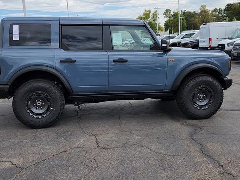 New 2025 Ford Bronco Badlands image 9