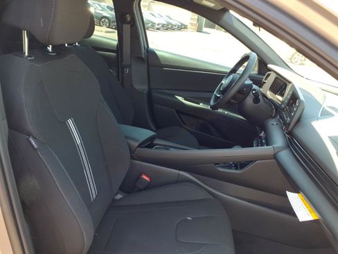 New 2026 Hyundai Elantra SEL Sport FWD image 7