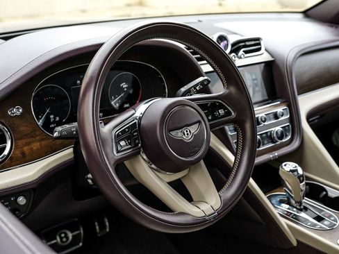 Used 2023 Bentley Bentayga Extended Wheelbase AWD/4WD image 19