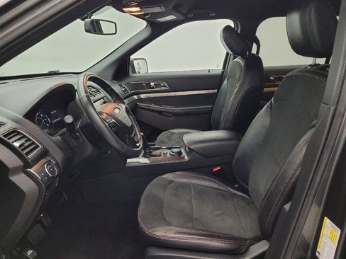 Used 2019 Ford Explorer XLT w/ Equipment Group 202A AWD/4WD image 17