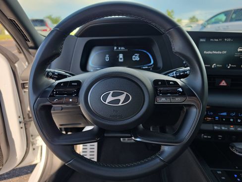 Used 2025 Hyundai Elantra Sport FWD image 24