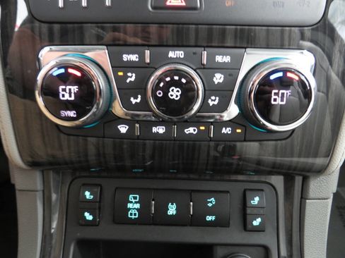 Used 2014 Chevrolet Traverse LT FWD image 23