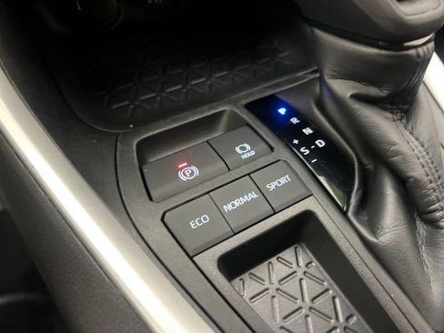 Used 2024 Toyota RAV4 XLE FWD image 31