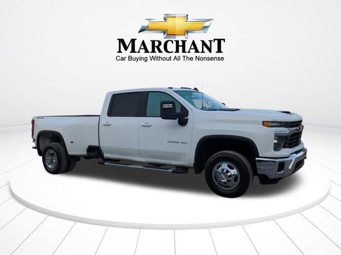 Used 2024 Chevrolet Silverado 3500 LT image 2