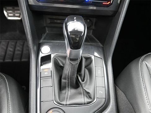Used 2022 Volkswagen Tiguan SE R-Line image 26