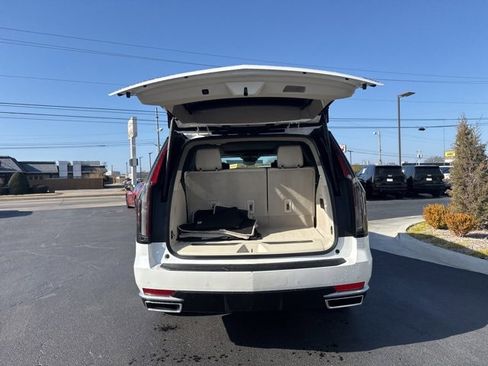 Used 2022 Cadillac Escalade Premium Luxury Platinum image 17