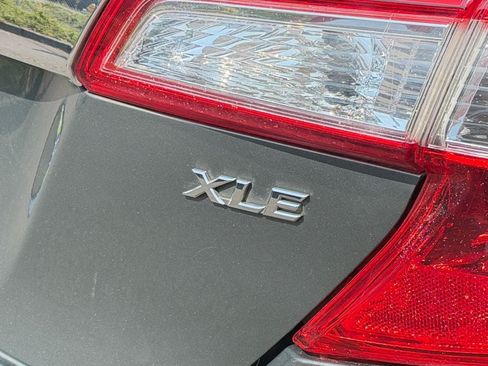 Used 2012 Toyota Camry XLE w/ Leather Pkg FWD image 34