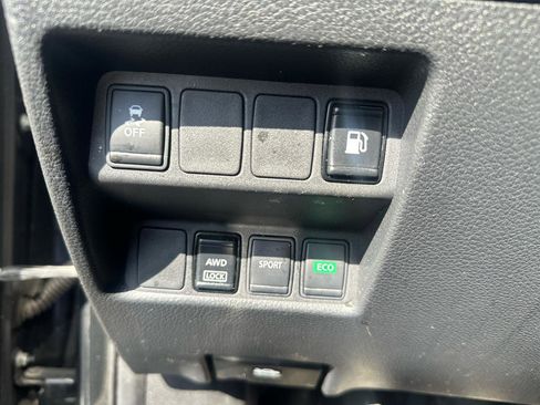 Used 2018 Nissan Rogue S AWD/4WD image 12