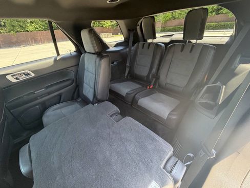Used 2015 Ford Explorer XLT FWD image 12