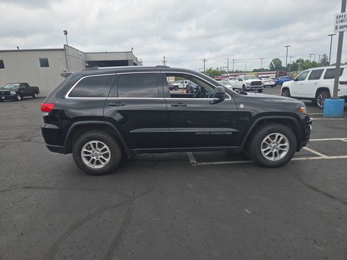 Used 2019 Jeep Grand Cherokee Laredo AWD/4WD image 4