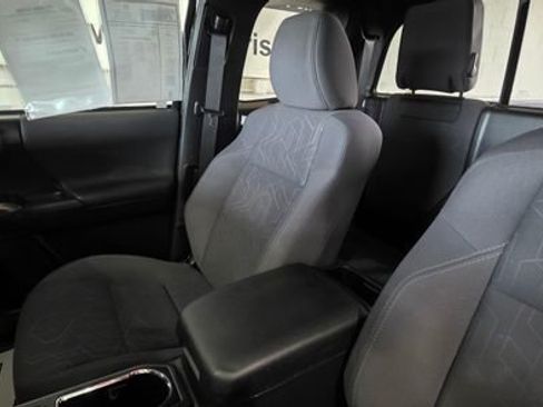 Used 2017 Toyota Tacoma TRD Sport image 22