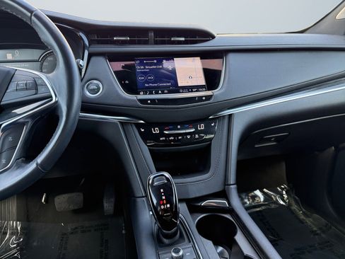 Used 2024 Cadillac XT5 Premium Luxury image 9