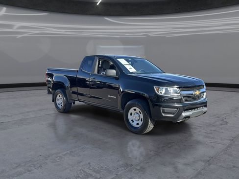 Used 2020 Chevrolet Colorado W/T w/ WT Convenience Package RWD image 2