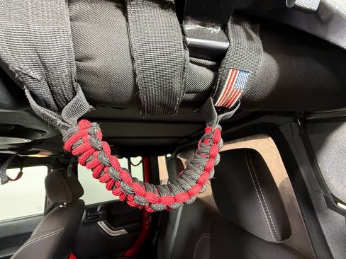 Used 2014 Jeep Wrangler Unlimited Rubicon w/ Connectivity Group image 17