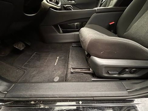 Used 2024 Nissan Rogue SV image 24