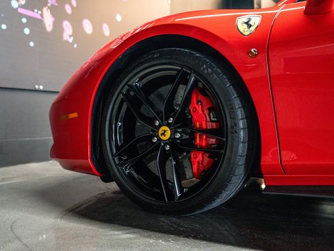 Used 2018 Ferrari 488 Spider RWD image 15