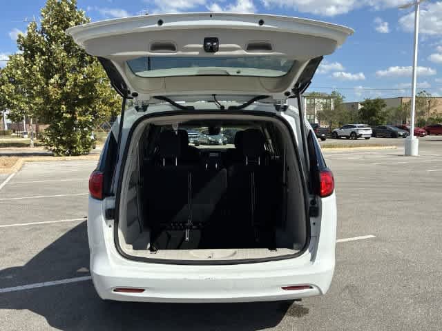 Used 2023 Chrysler Voyager LX FWD image 35