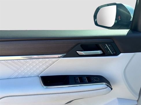 Used 2024 GMC Acadia Denali image 9