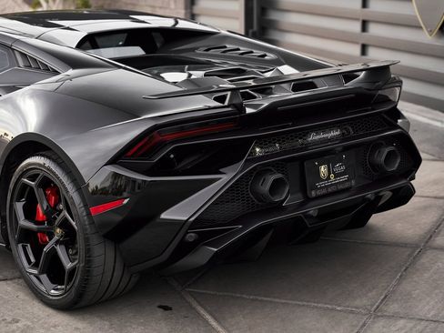 Used 2023 Lamborghini Huracan Tecnica image 11