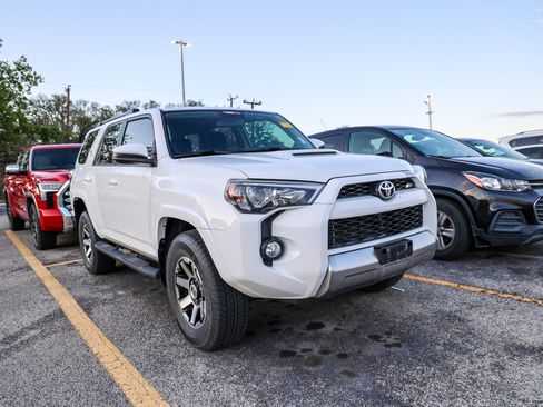 Used 2019 Toyota 4Runner TRD Off-Road image 6