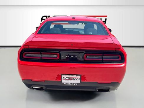 Used 2022 Dodge Challenger SXT RWD image 6
